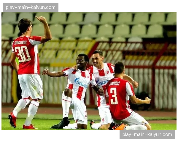 瓦伦西亚1-1赫塔菲,两队各有一名球员被红牌罚下 瓦伦西亚1-1赫塔菲,两队各有一名球员被红牌罚下