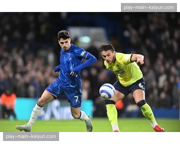 特写：帕尔默戴上切尔西队长袖标后的首个主场进球